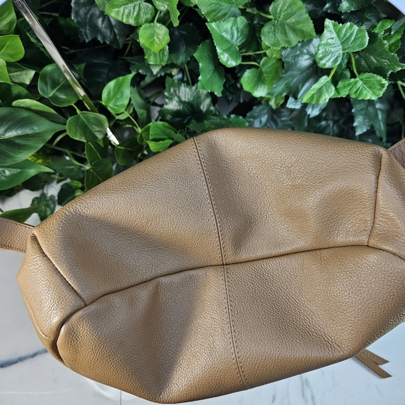 Designed in New York by Sharif Genuine Pebbled Leather Beige & Tan Shoul… - Picture 11 of 14